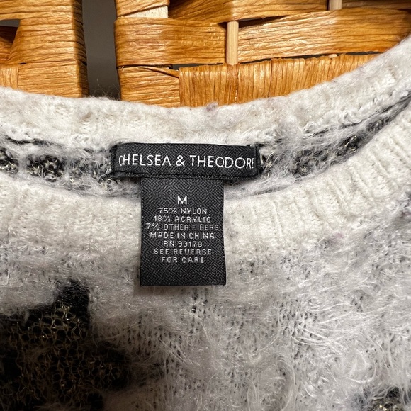 Chelsea & Theodore star sweater - Picture 3 of 4
